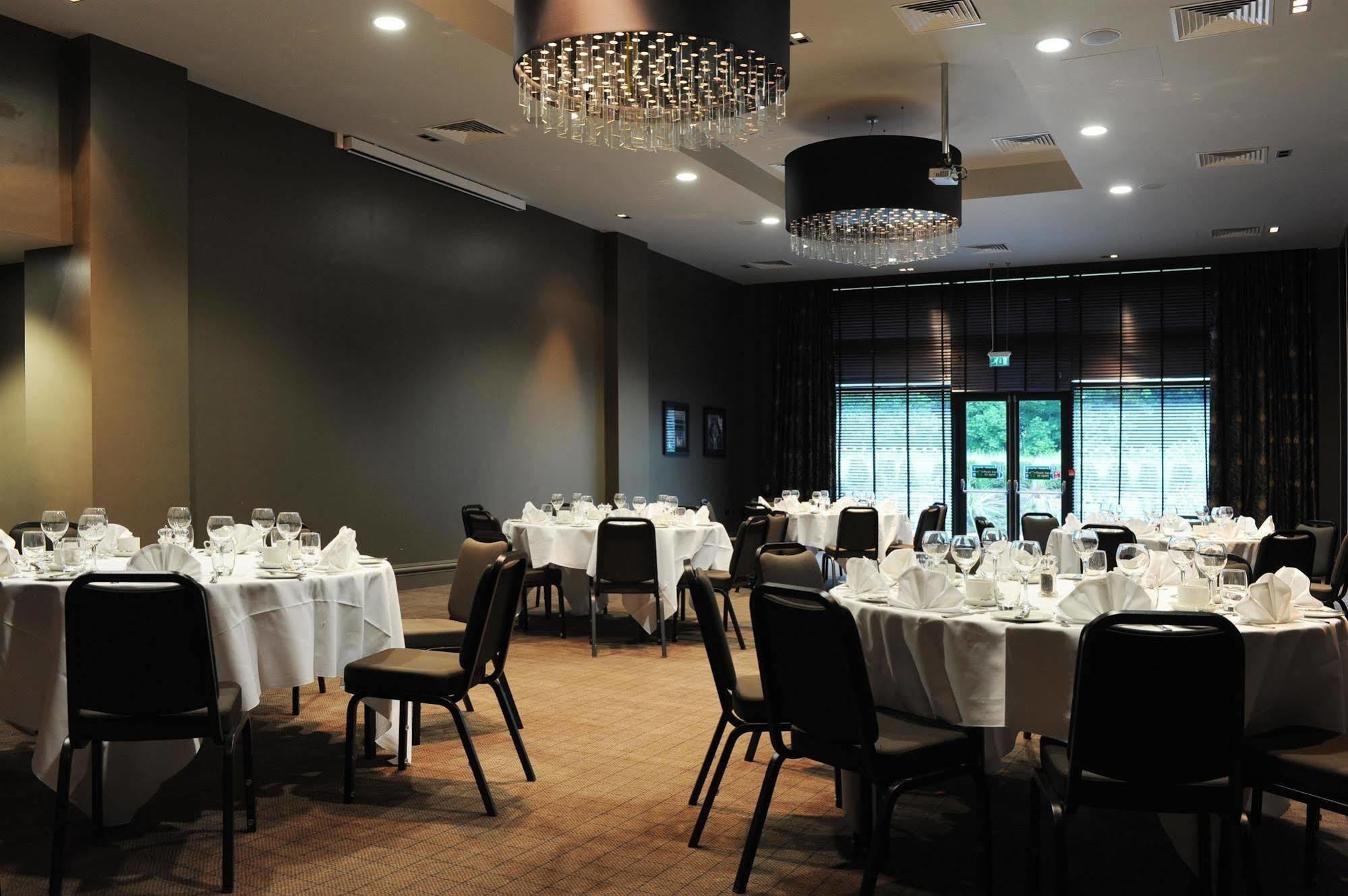 Village Hotel Solihull Buitenkant foto